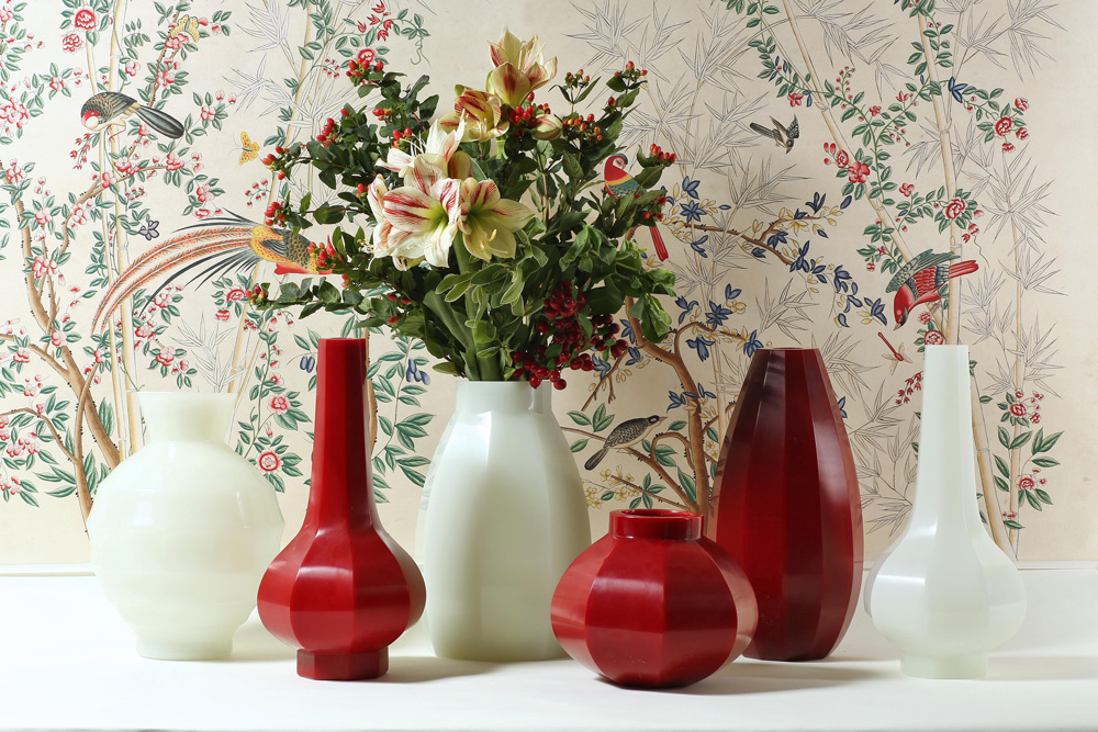 Elegant, festive peking glass