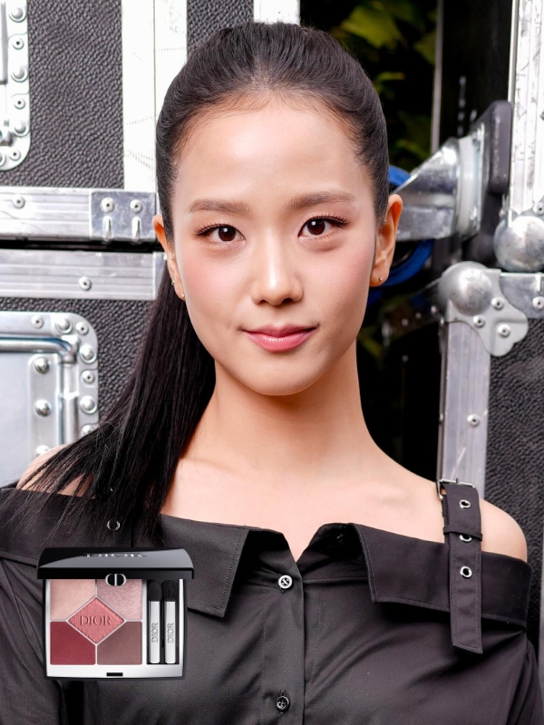 BlackPink's Jisoo rocking the Dior Beauty Spring/Summer 2025 look during the brand's S/S 2025 Ready-To-Wear collection show.