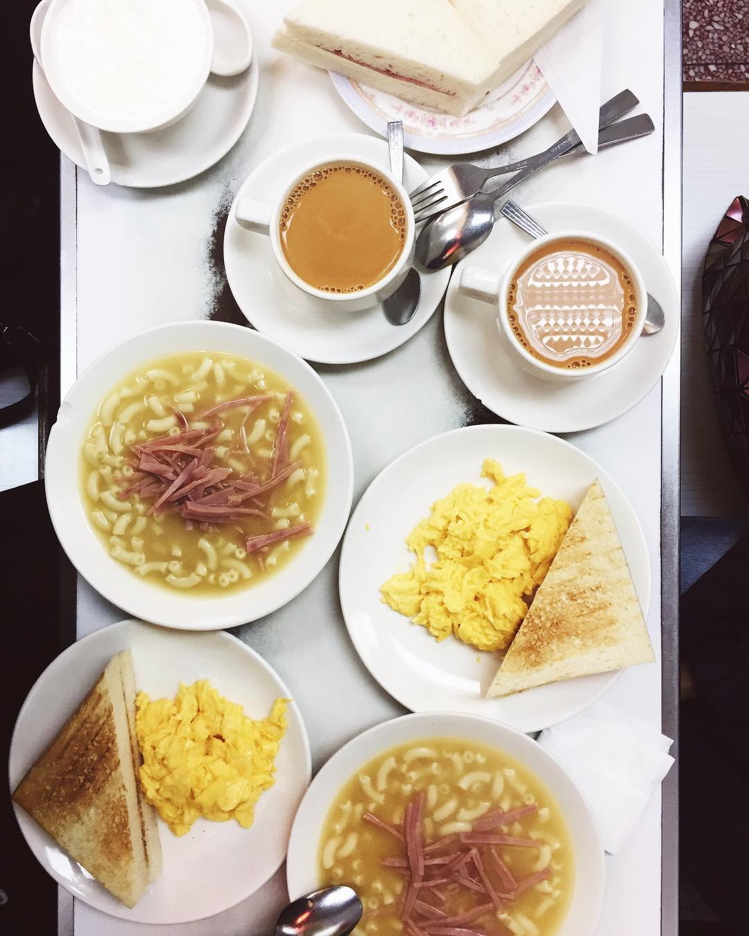 Australia Dairy Company's signature scrambled eggs with toast (Photo: janicewrx)