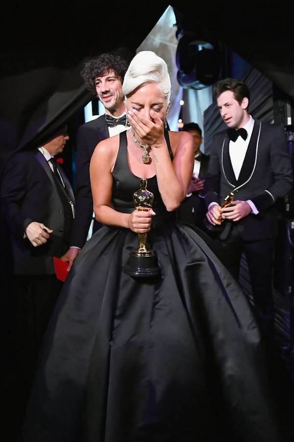 lady Gaga after accepting the award for best original song (photo: Getty Images)