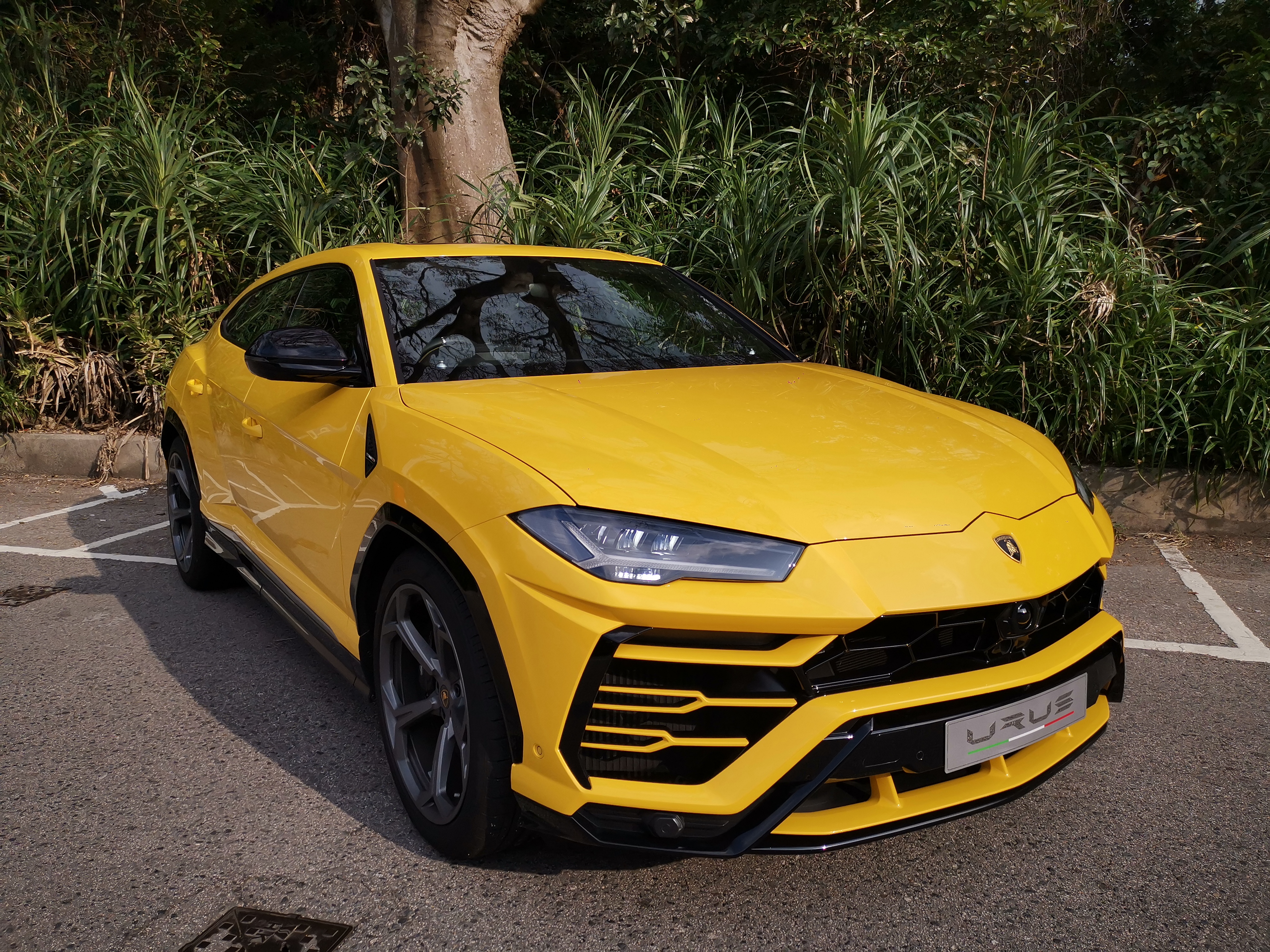 Test driving the Lamborghini Urus in Hong Kong - Hashtag Legend