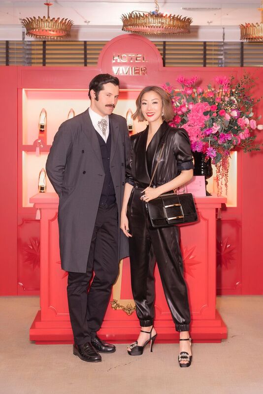 Mr. Gherardo Felloni, Creative Director of Roger Vivier in a photo with superstar Sammi Cheng, in which Sammi shows her love for the new Très Vivier Bag.