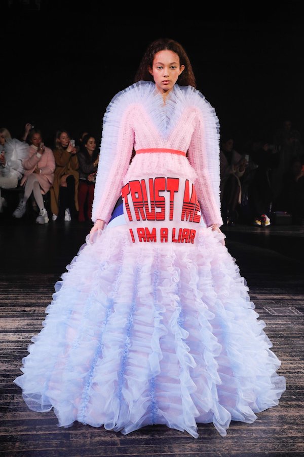 Viktor & Rolf S/S19 look number 6 from the brand's official website.