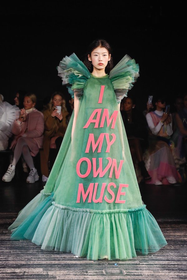Viktor & Rolf S/S19 look number 11 from the brand's official website.