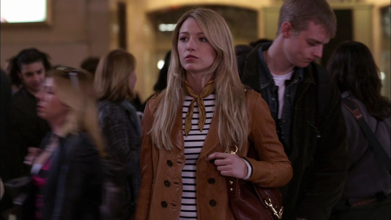 Serena (Blake Lively) in the first episode of the reboot