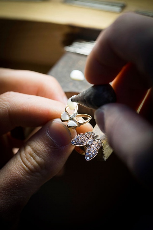 Just got in- Van Cleef and Arpels between the finger ring