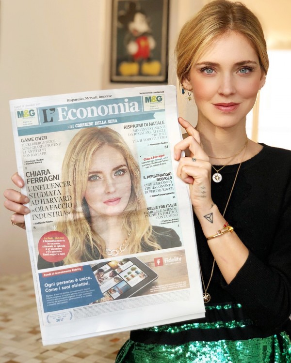 Ferragni holding a copy of the Italian newspaper that broke the news of her career development (from Instagram)