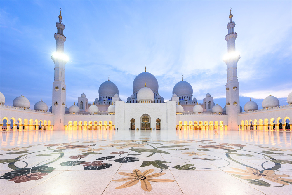 The beautiful mosque in Abu Dhabi 