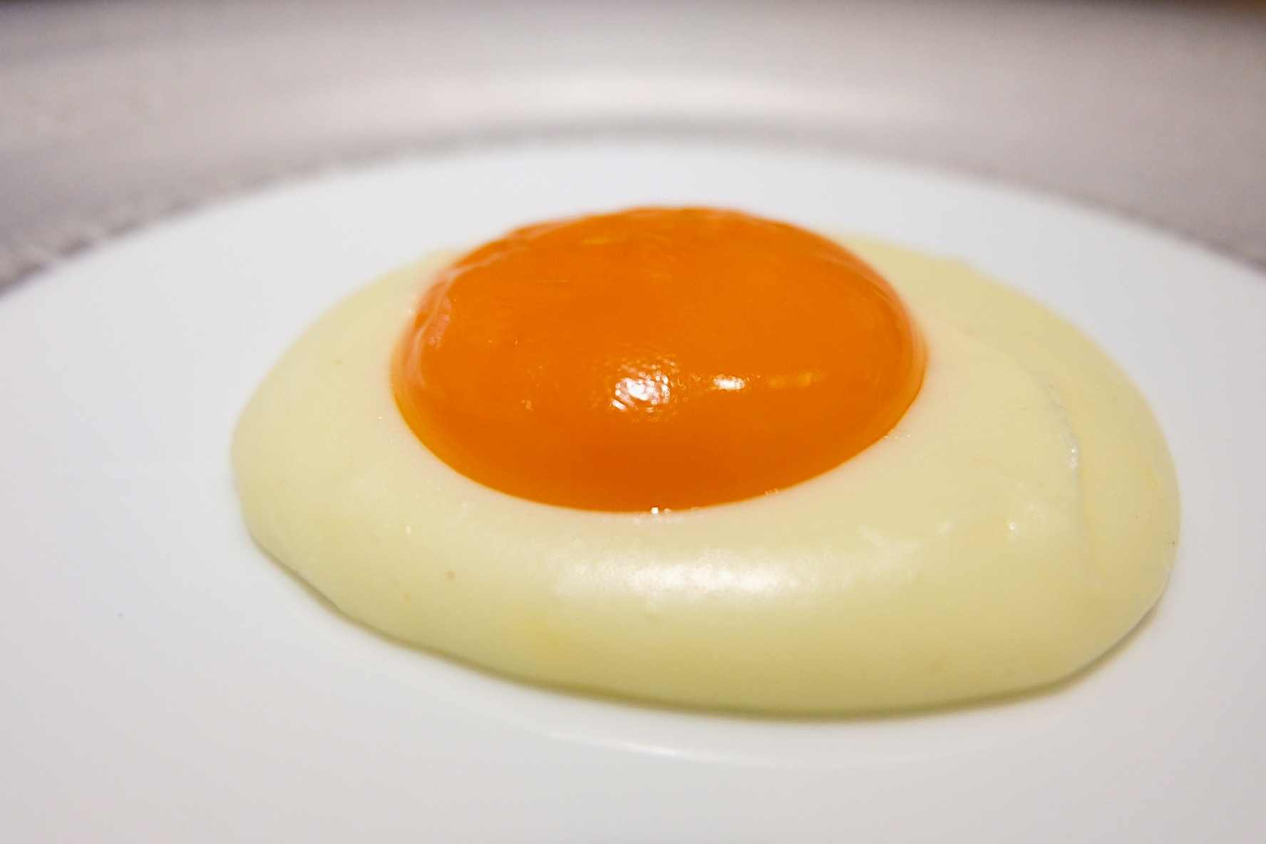 Aligot with tome fraiche and a Yatsugatake egg yolk allows the product's decadence to shine