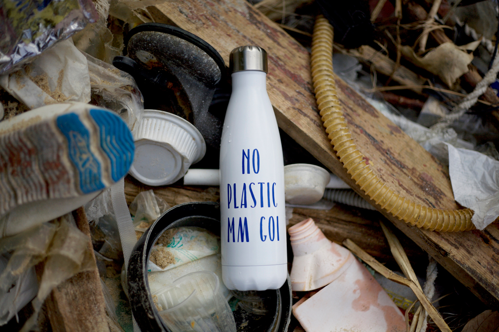 The eye-catching No Plastic Mm Goi thermos 