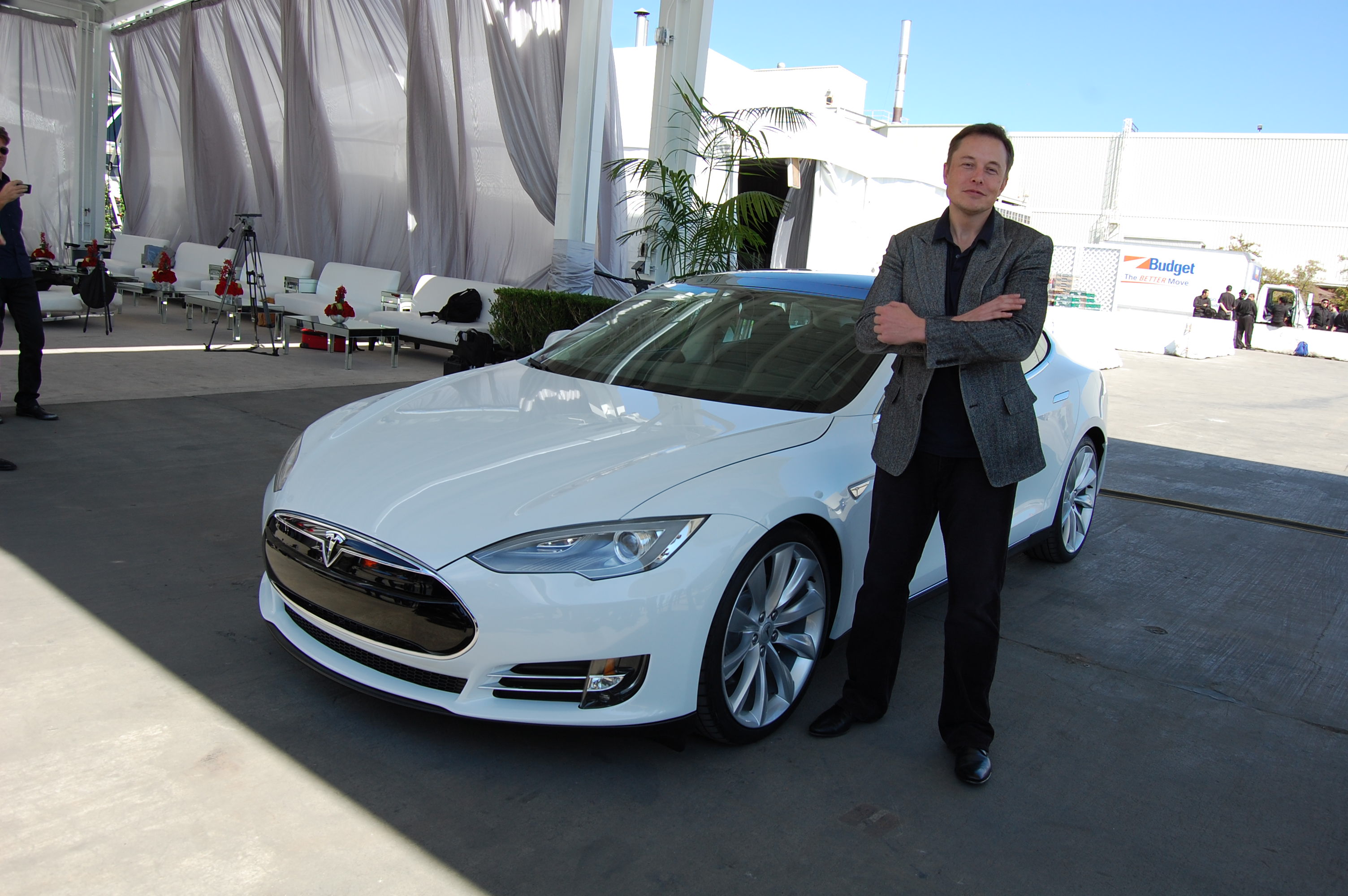Musk hanging out at Tesla factory back in 2011. Image via Wikimedia Commons