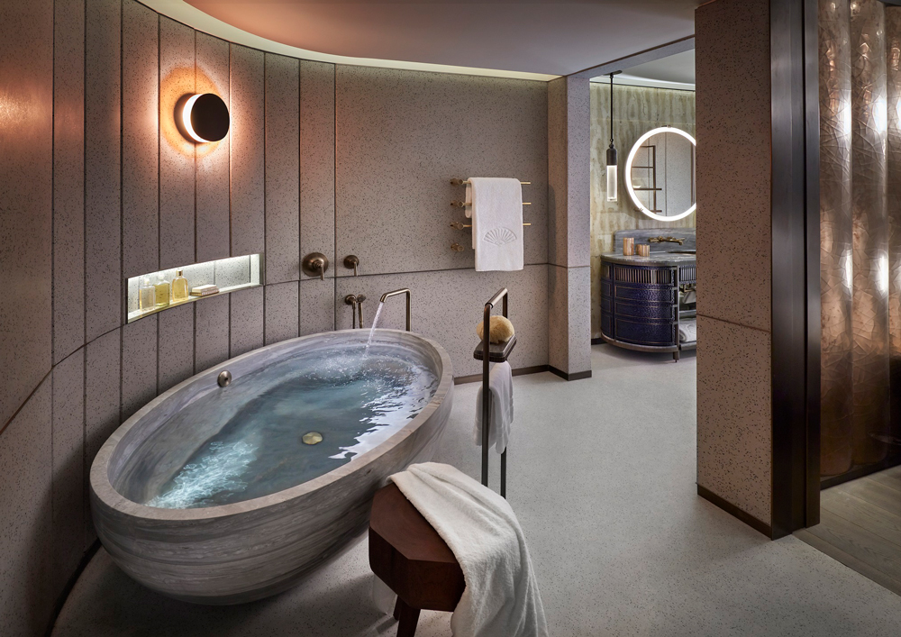The bath of our dreams in the Entertainment Suite