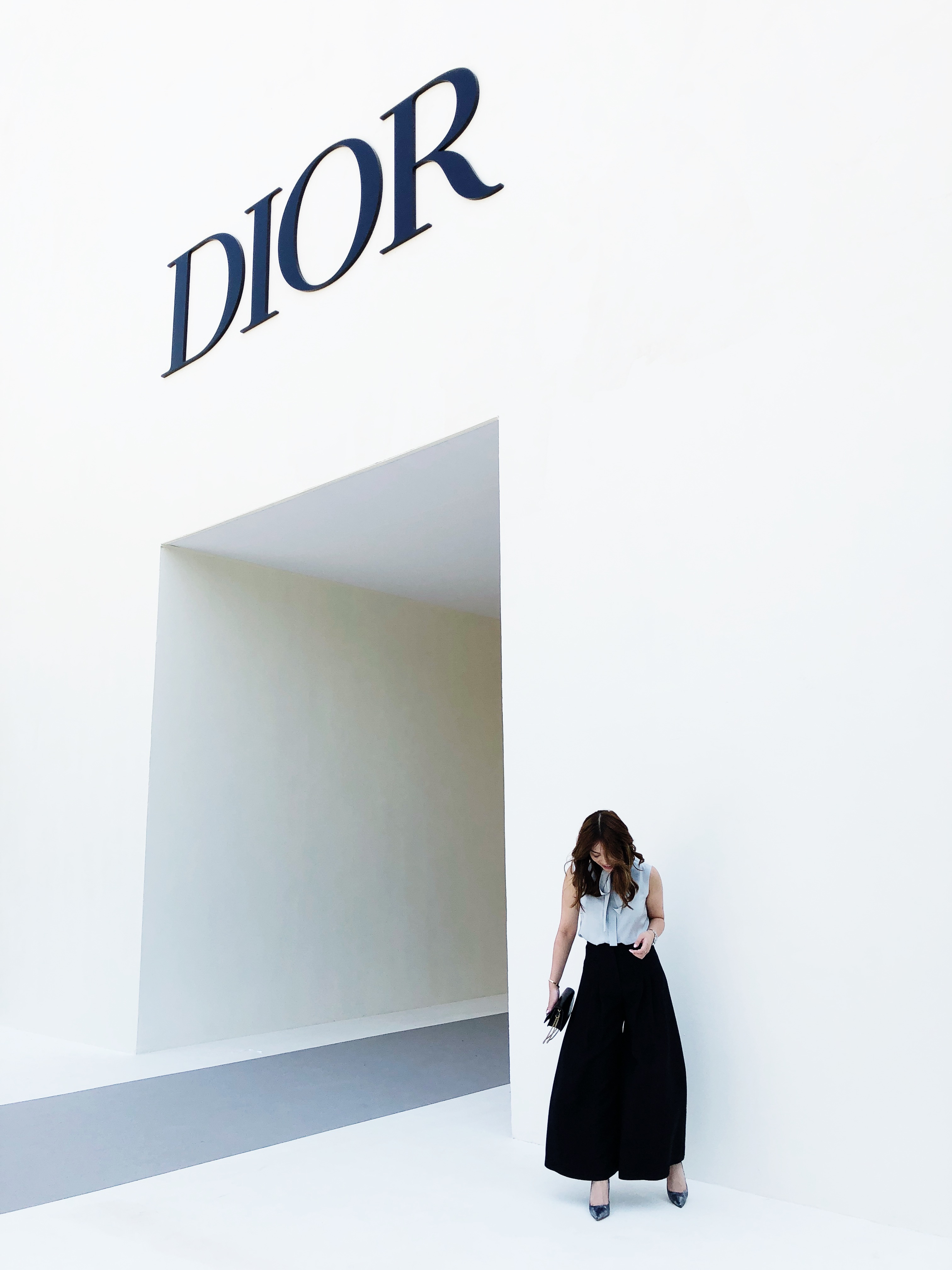 Cheryl's arrival at the Dior show