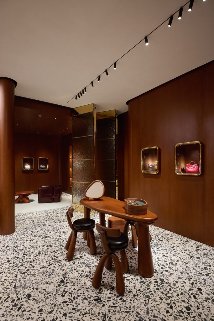 Bottega Veneta บูติกดูเพล็กซ์ Central Embassy