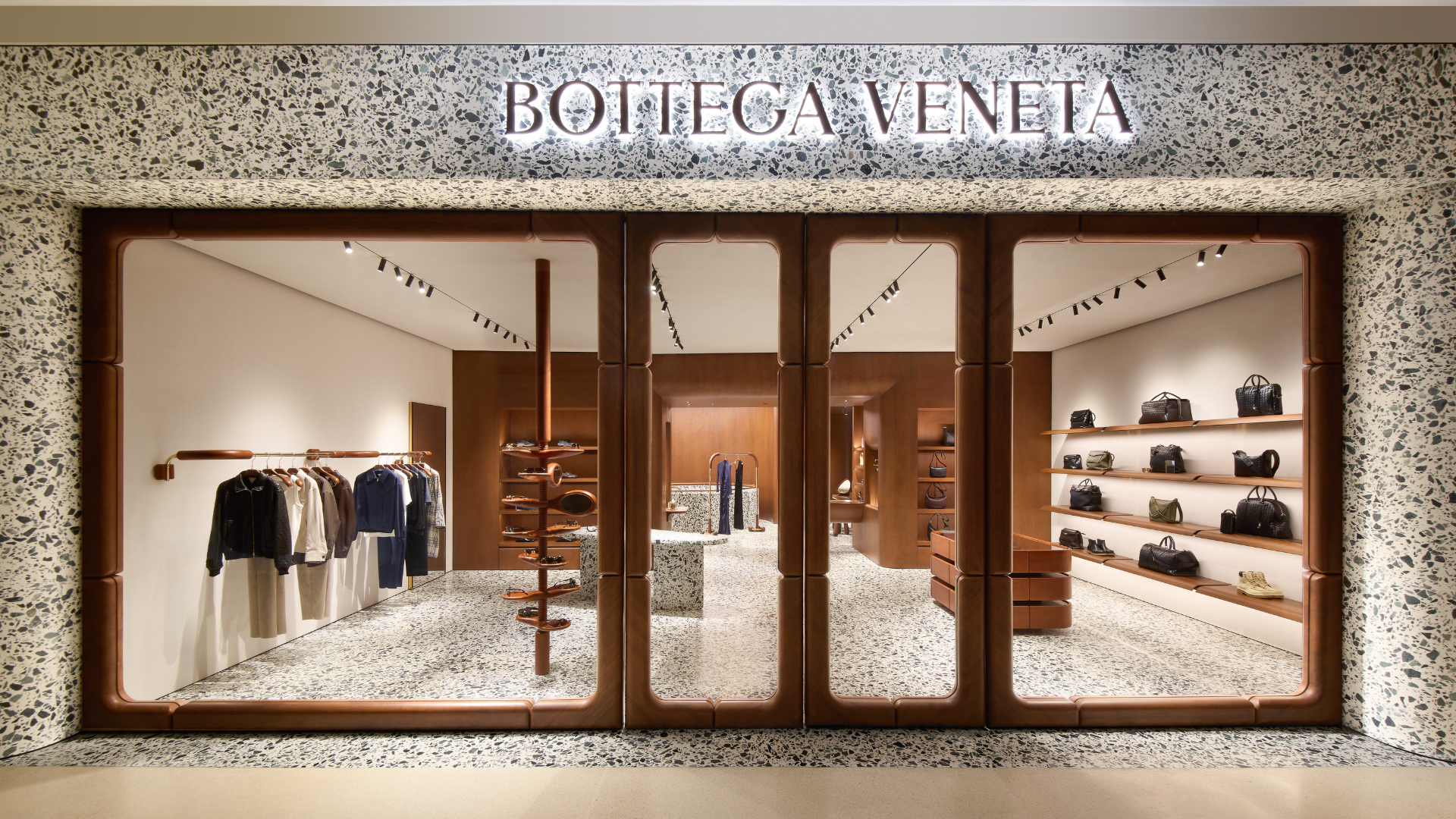 Bottega Veneta บูติกดูเพล็กซ์ Central Embassy