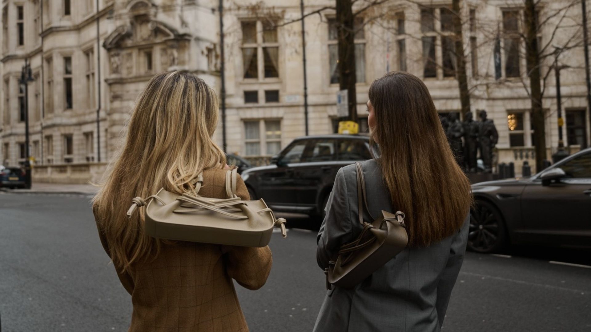 กระเป๋าแบรนด์ไทย