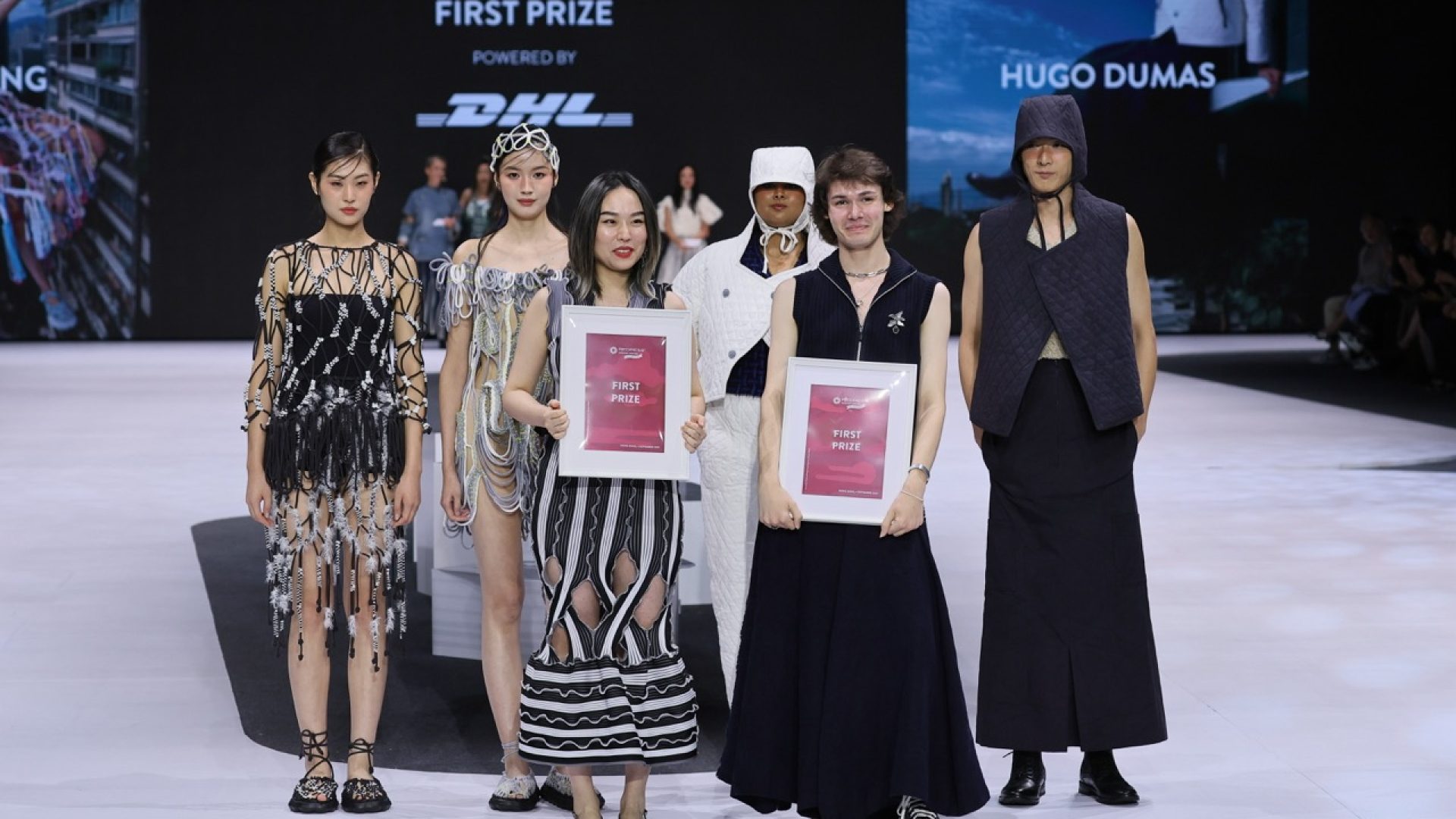 สองผู้ชนะรางวัลชนะเลิศ Redress Design Award 2025