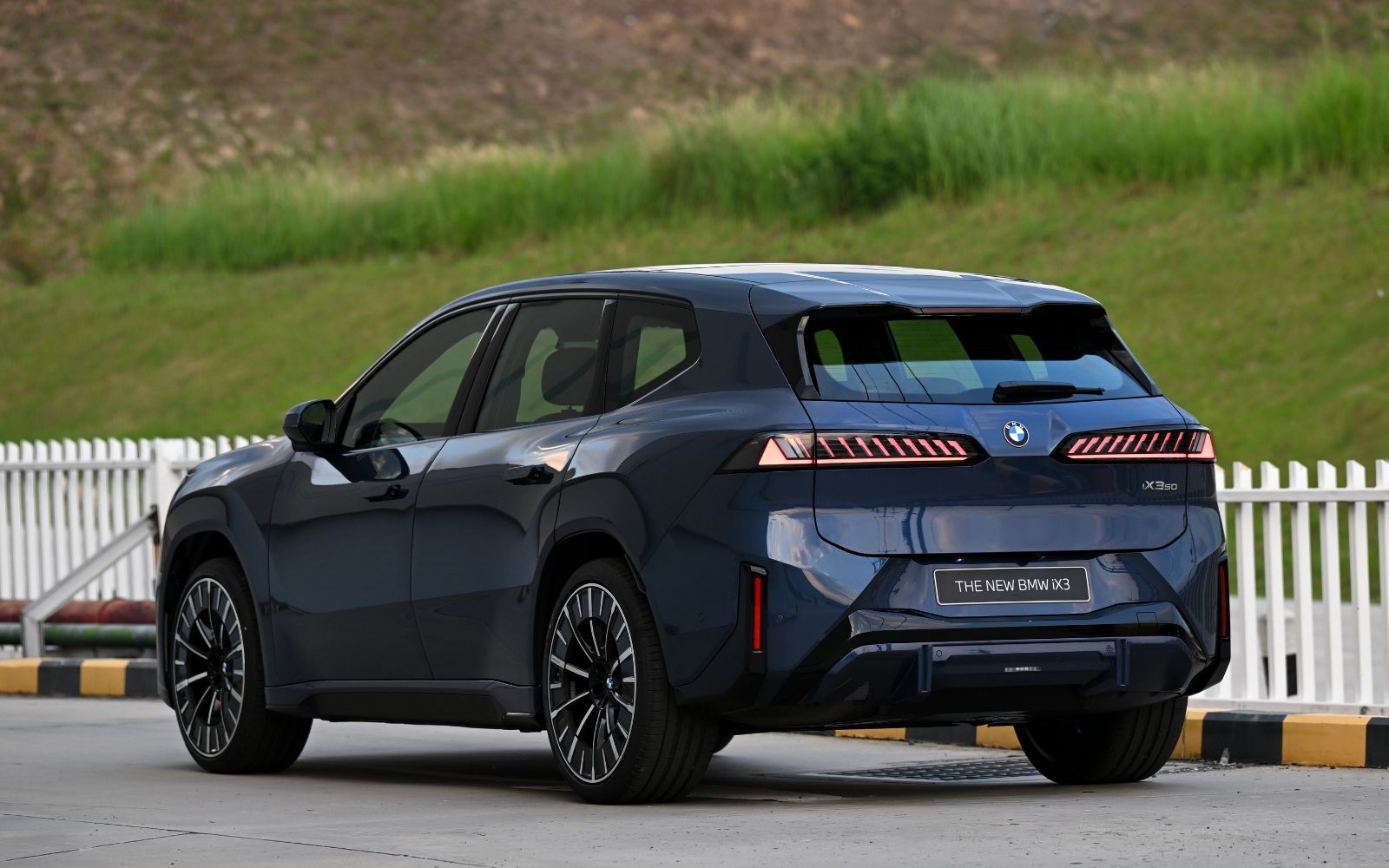 BMW iX3 50 xDrive M Sport 04