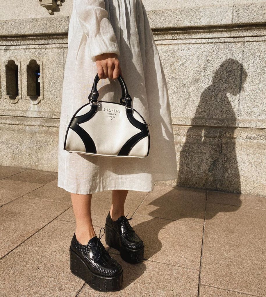 How The Vogue Editors Style The Loewe Balloon Bag