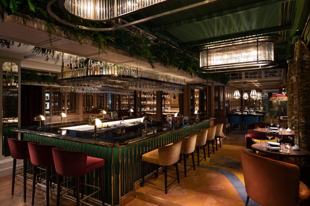 Mandarin-Oriental-Hong-Kong-Hotel-The-Aubrey-Main-Bar
