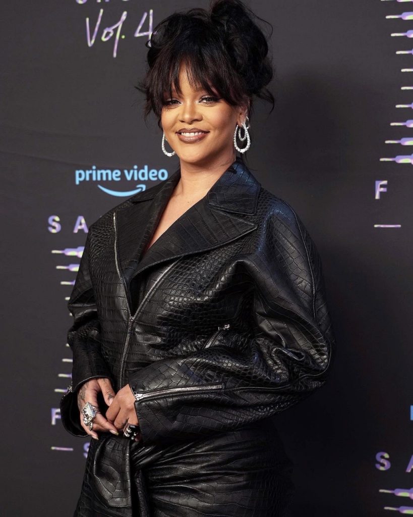 Boghossian: Rihanna wears hoops - Hashtag Legend
