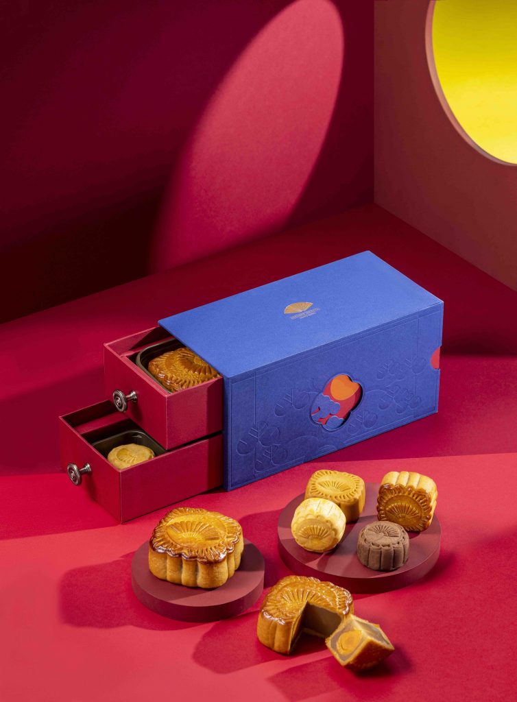 Travel-Themed Mooncakes : boxed mooncakes