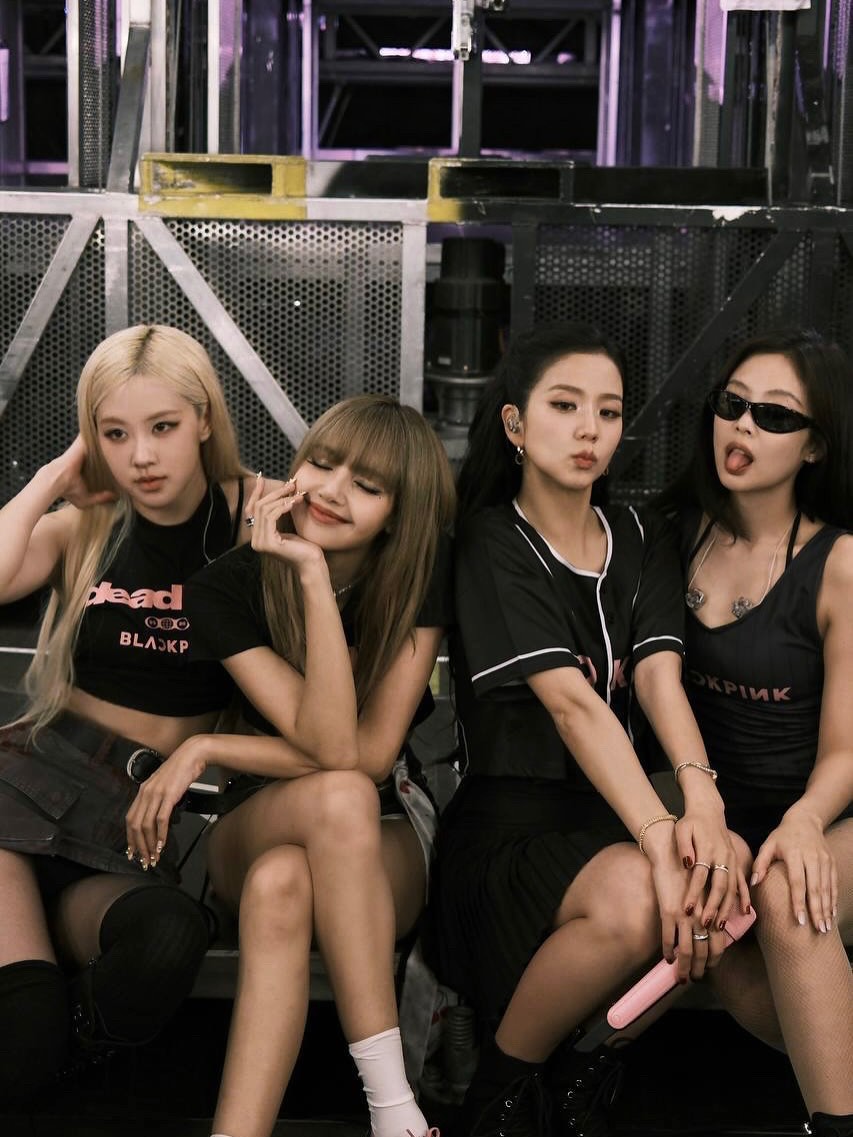 12 unforgettable stage looks from Blackpink's Deadline world tour