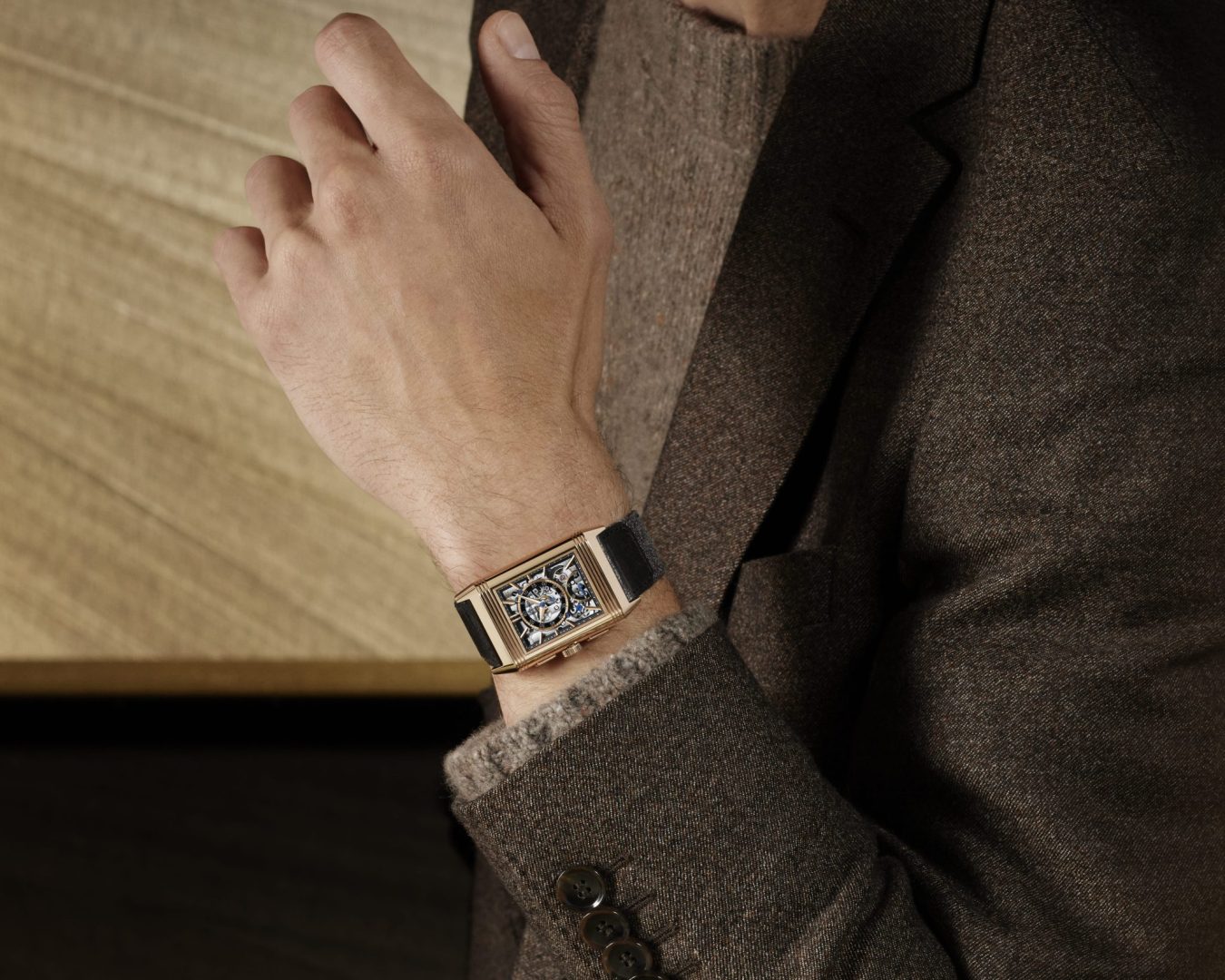 2025_JLQ389257J_REVERSO_TR-CHRONOGRAPH_WRISTSHOT_ADOBE98_4_5