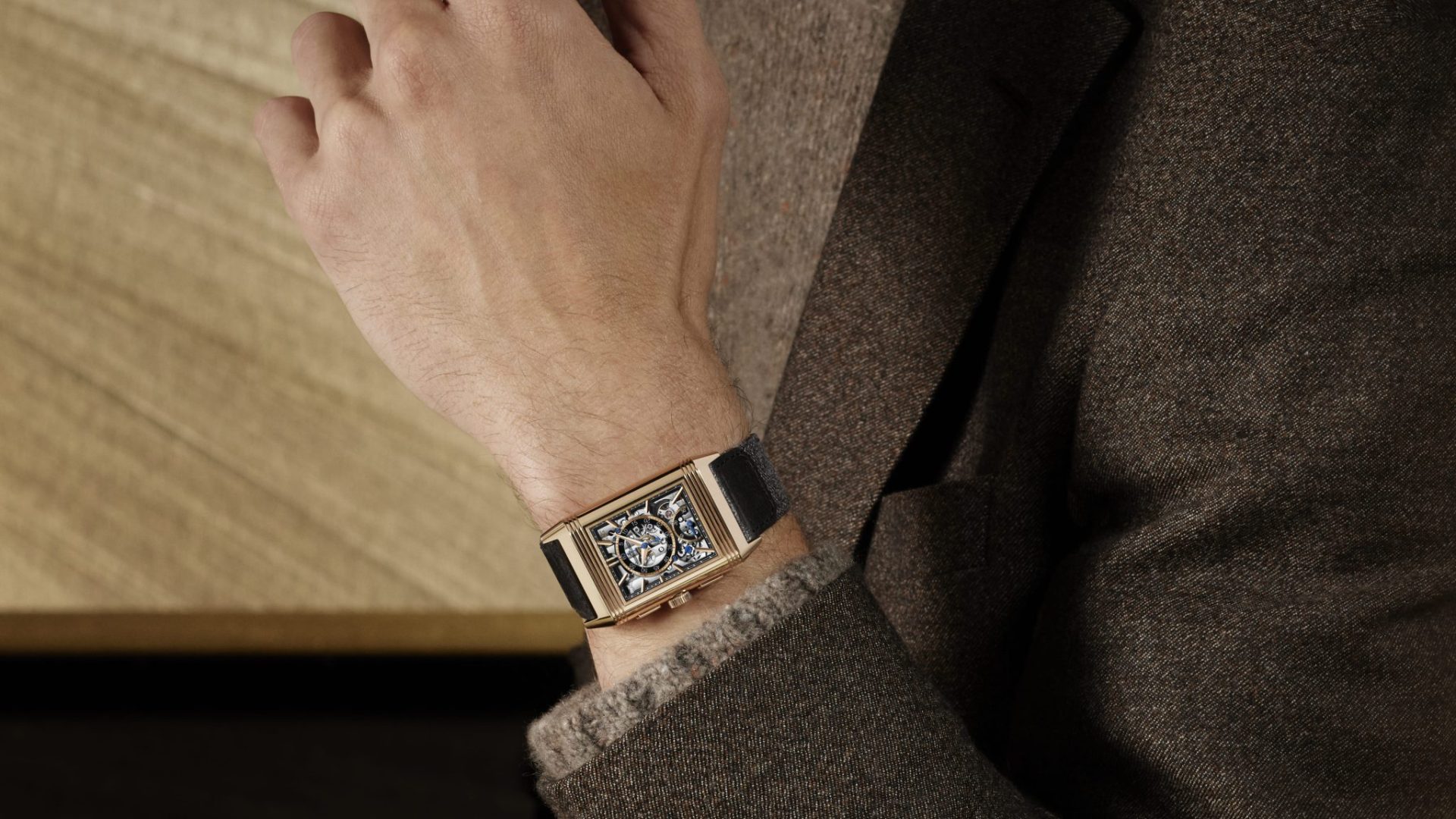 2025_JLQ389257J_REVERSO_TR-CHRONOGRAPH_WRISTSHOT_ADOBE98_4_5