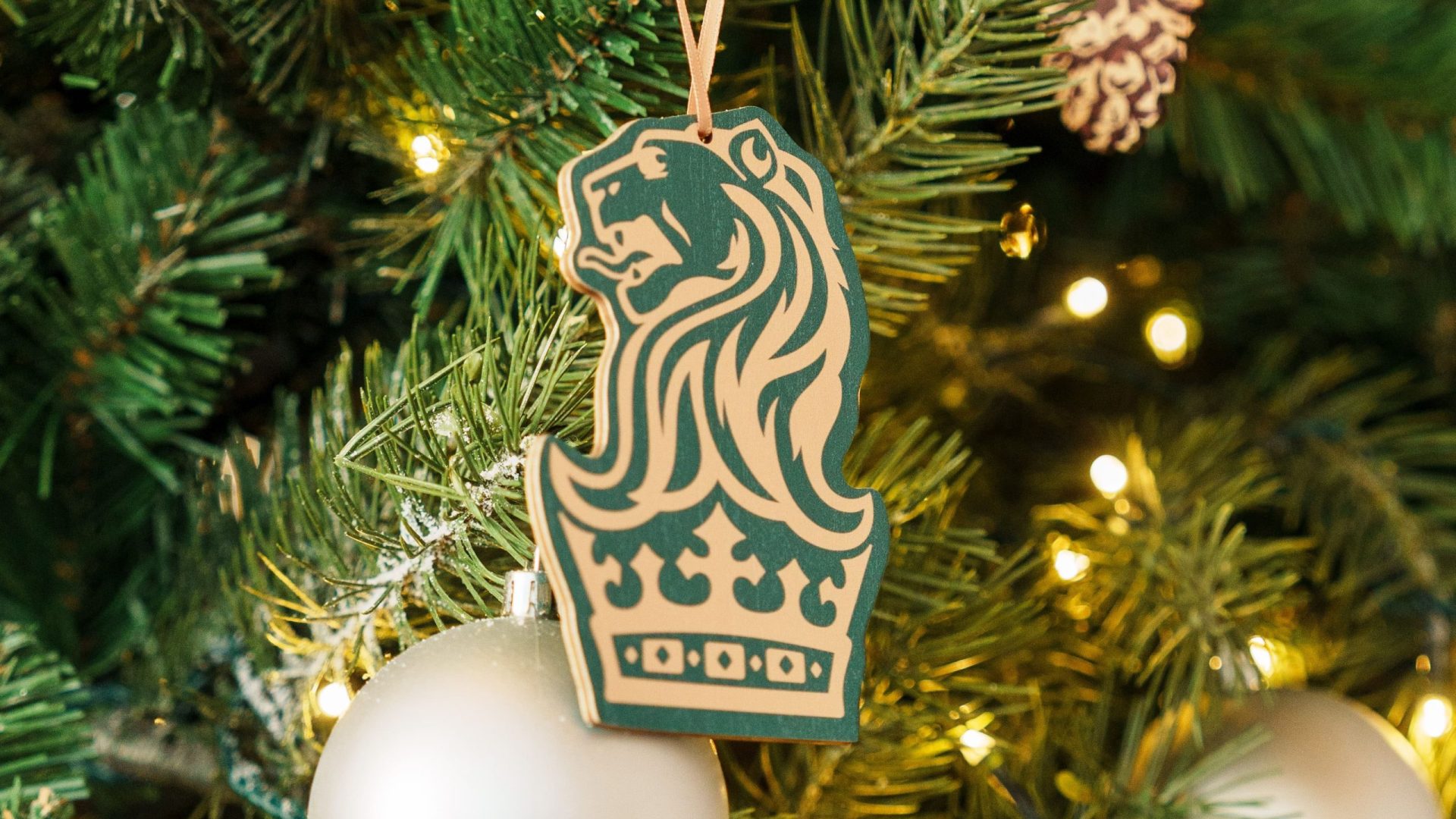 Christmas Tree Ornaments at The Ritz-Carlton, Hong Kong (4)