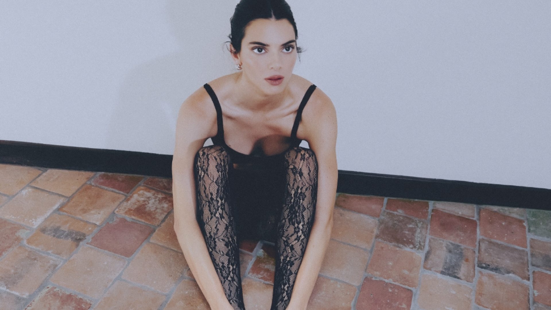 Kendall Jenner in Calzedonia Tights_1