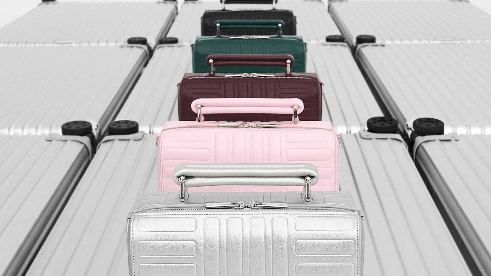 RIMOWA_Groove_Campaign Stills_Cross-Body Bag Small_1x1