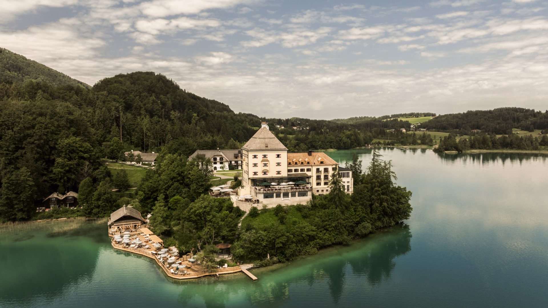 RWFSL_Facilities_Exteriors&Facades_Aerial_Hotel_6-0985BF0F-894E-4525-B8262C9A0CFFA1F9