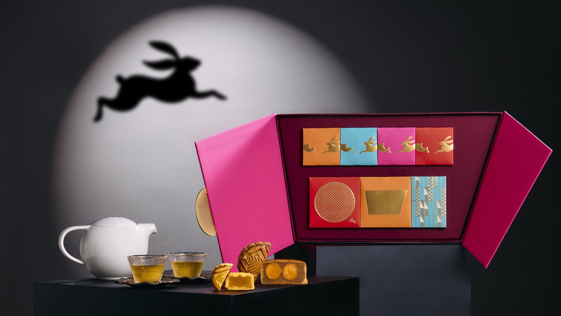 RWHKG_Occasion_Festive_2025 Mooncake_Hong Kong Palace Museum_Journey of the Jade Rabbit Mooncake Gift Box (1)