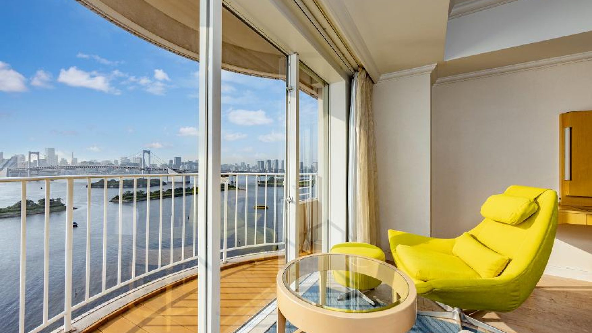TYOTO_Premium Executive Room_Window