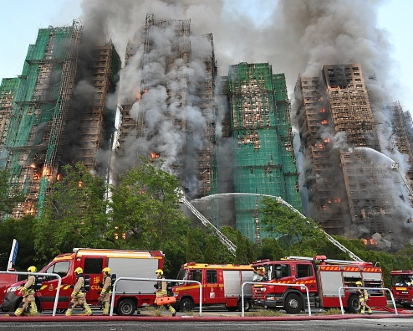 HONG KONG, CHINA - NOVEMBER 26: Efforts are underway to extinguish flames as fire engulfs high-rise residential buildings at the Wang Fuk Court complex on November 26, 2025 in Hong Kong, China. At least four people are dead and three others injured as a major fire engulfed a residential apartment complex in Hong Kong's Tai Po district on November 26. (Photo by Li Zhihua/China News Service/VCG via Getty Images)