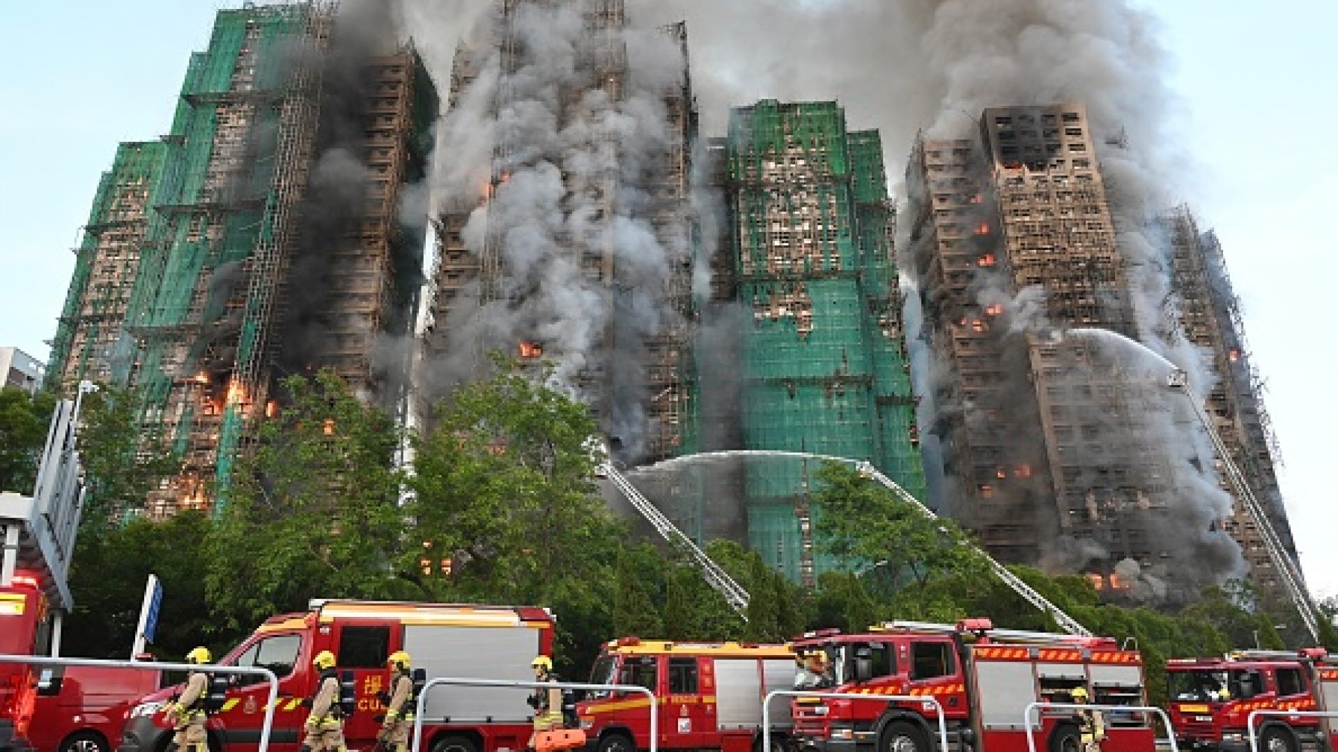 HONG KONG, CHINA - NOVEMBER 26: Efforts are underway to extinguish flames as fire engulfs high-rise residential buildings at the Wang Fuk Court complex on November 26, 2025 in Hong Kong, China. At least four people are dead and three others injured as a major fire engulfed a residential apartment complex in Hong Kong's Tai Po district on November 26. (Photo by Li Zhihua/China News Service/VCG via Getty Images)
