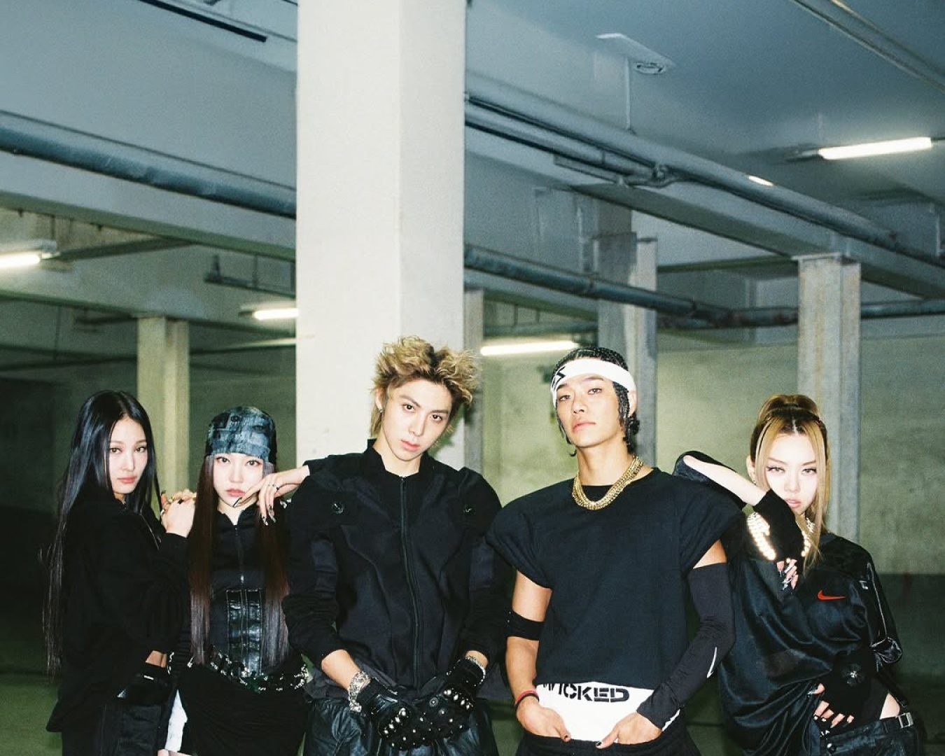 ‘WICKED’ PERFORMANCE VIDEO (VER. A - MOVIE SET)BEHIND PHOTO #ALLDAYPROJECT #ADP #올데이프로젝트#FAMOUS
