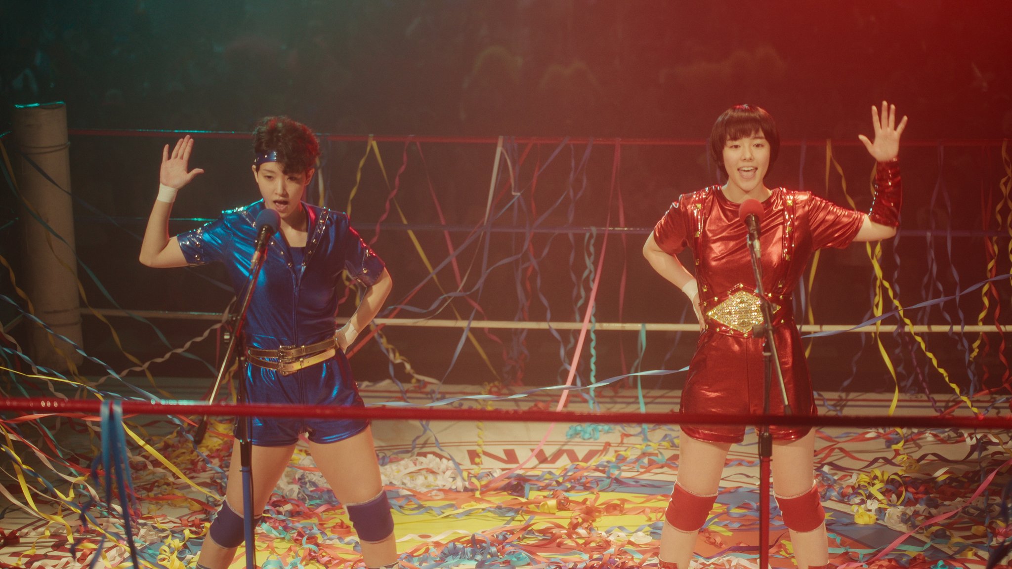 The Crush Gals get caught up in 'idol' activities.