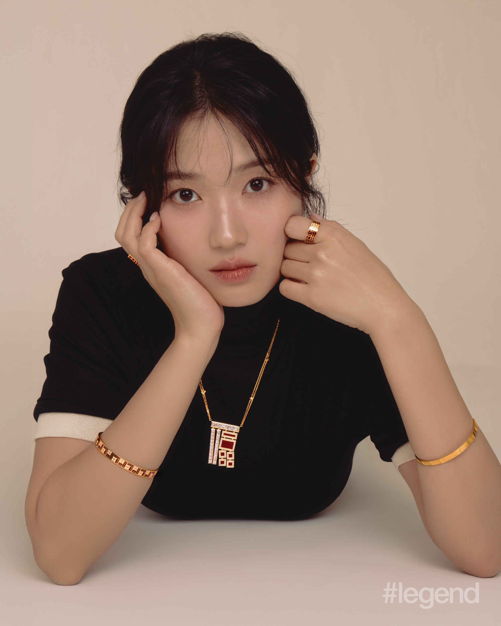 Black and white short-sleeve turtleneck _ Issey Miyake; Rouge Collection ring and bangles in pure gold with diamonds, and necklace in 18k yellow gold with diamonds _ Chow Tai Fook