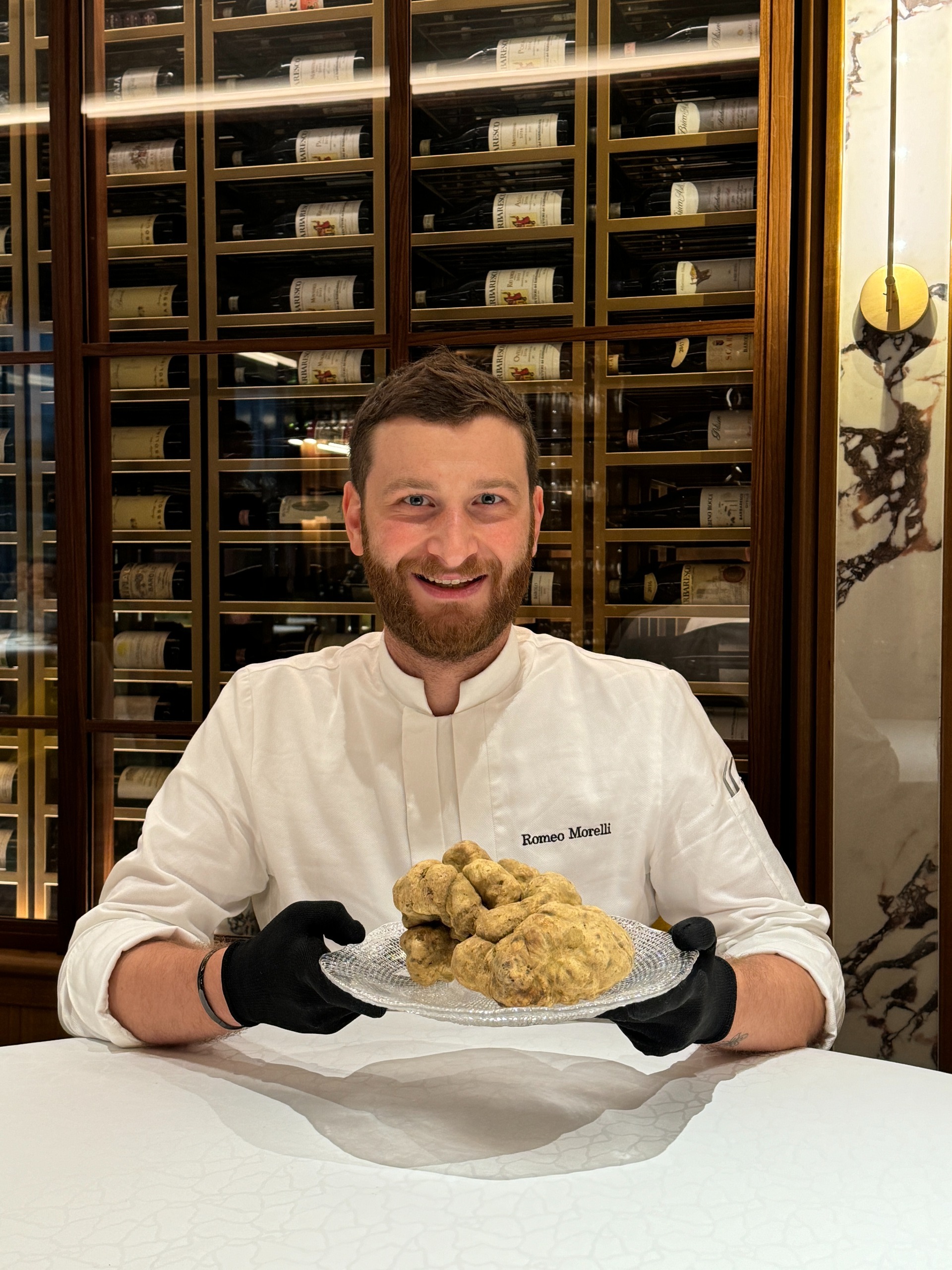 Executive chef of Castellana, Romeo Morelli, with the HK$ 1.2 million white truffle.