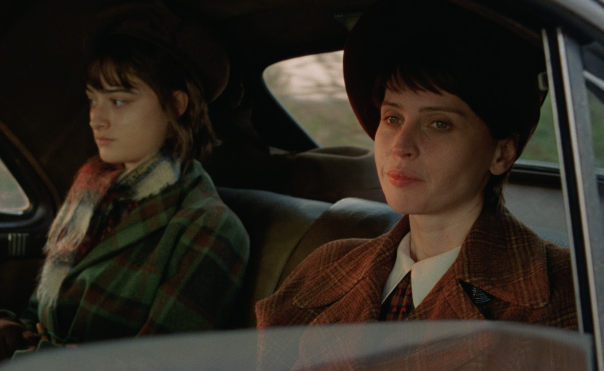 L to R: Zsófia (Raffey Cassidy) and Erzsébet (Felicity Jones)