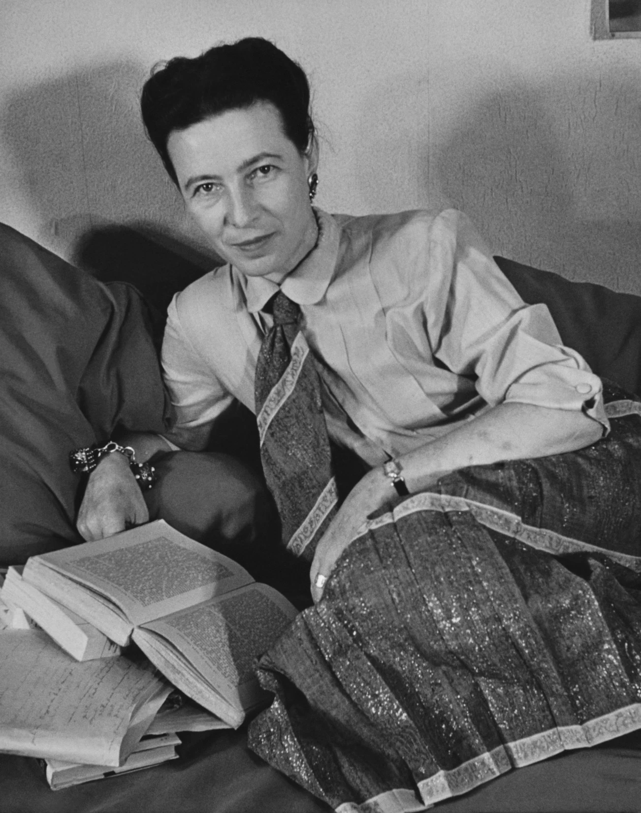Fumiko Enchi (left) and Simone de Beauvoir 