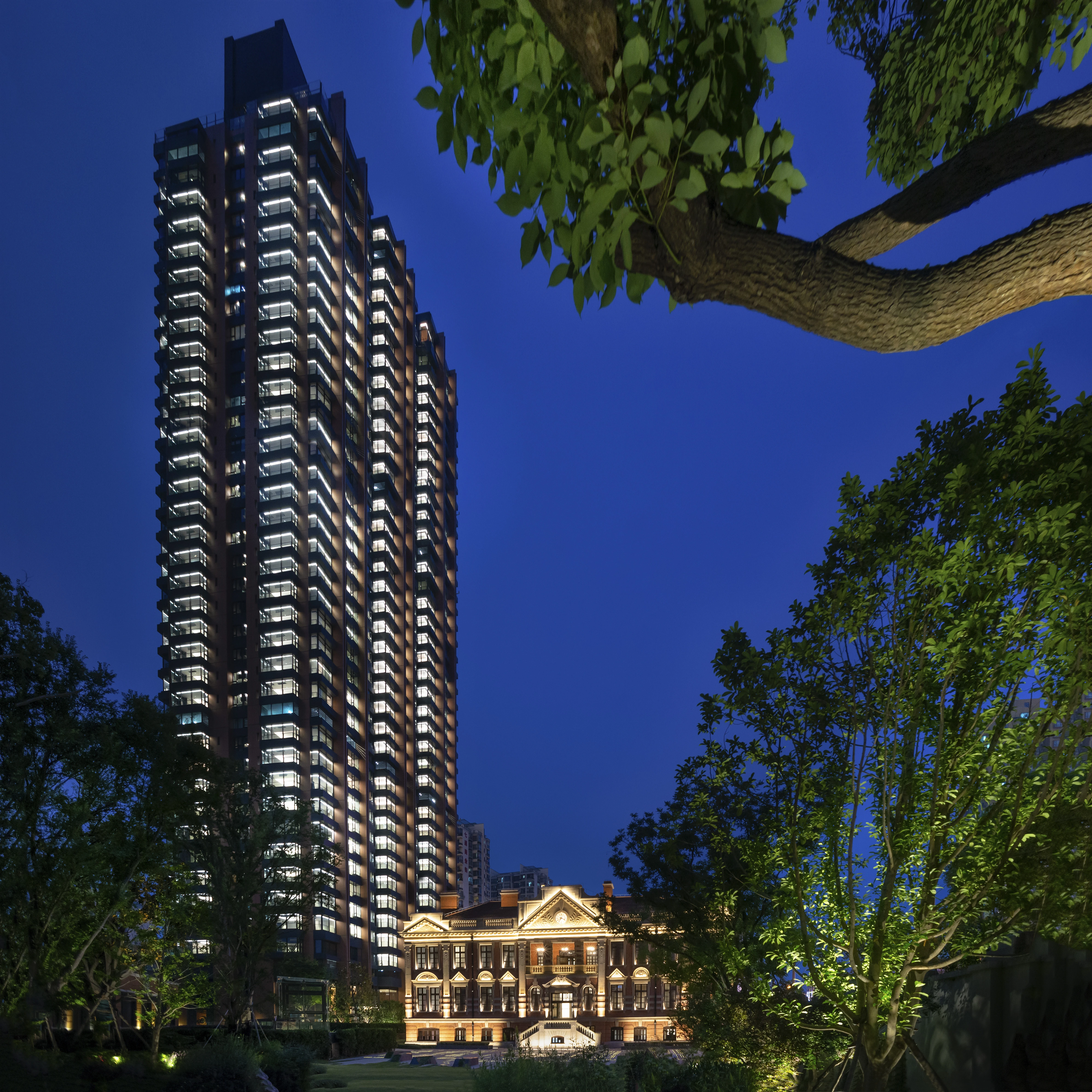 The hotel is composed of two buildings.